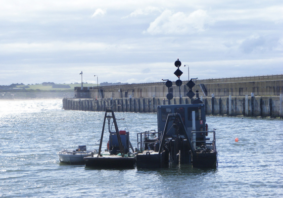 Dredging fishing port <br>Victoria